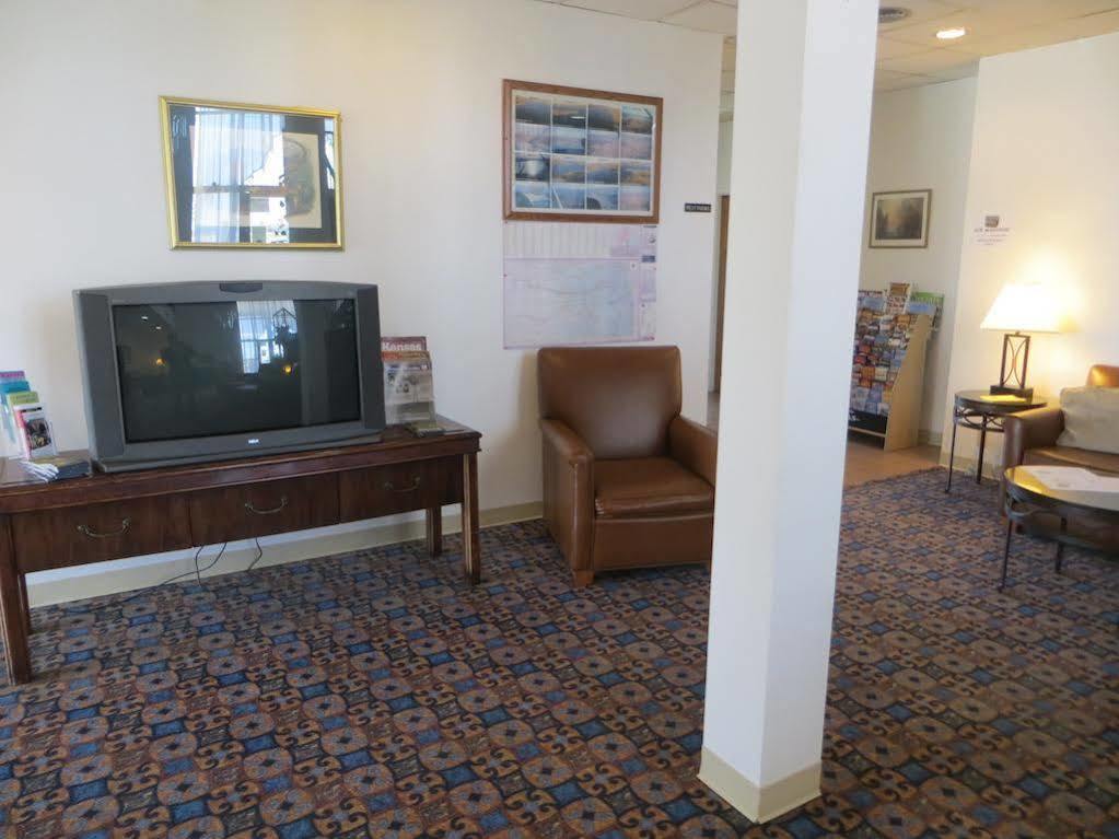 The Lodge At Russell - Russell Inn Екстериор снимка