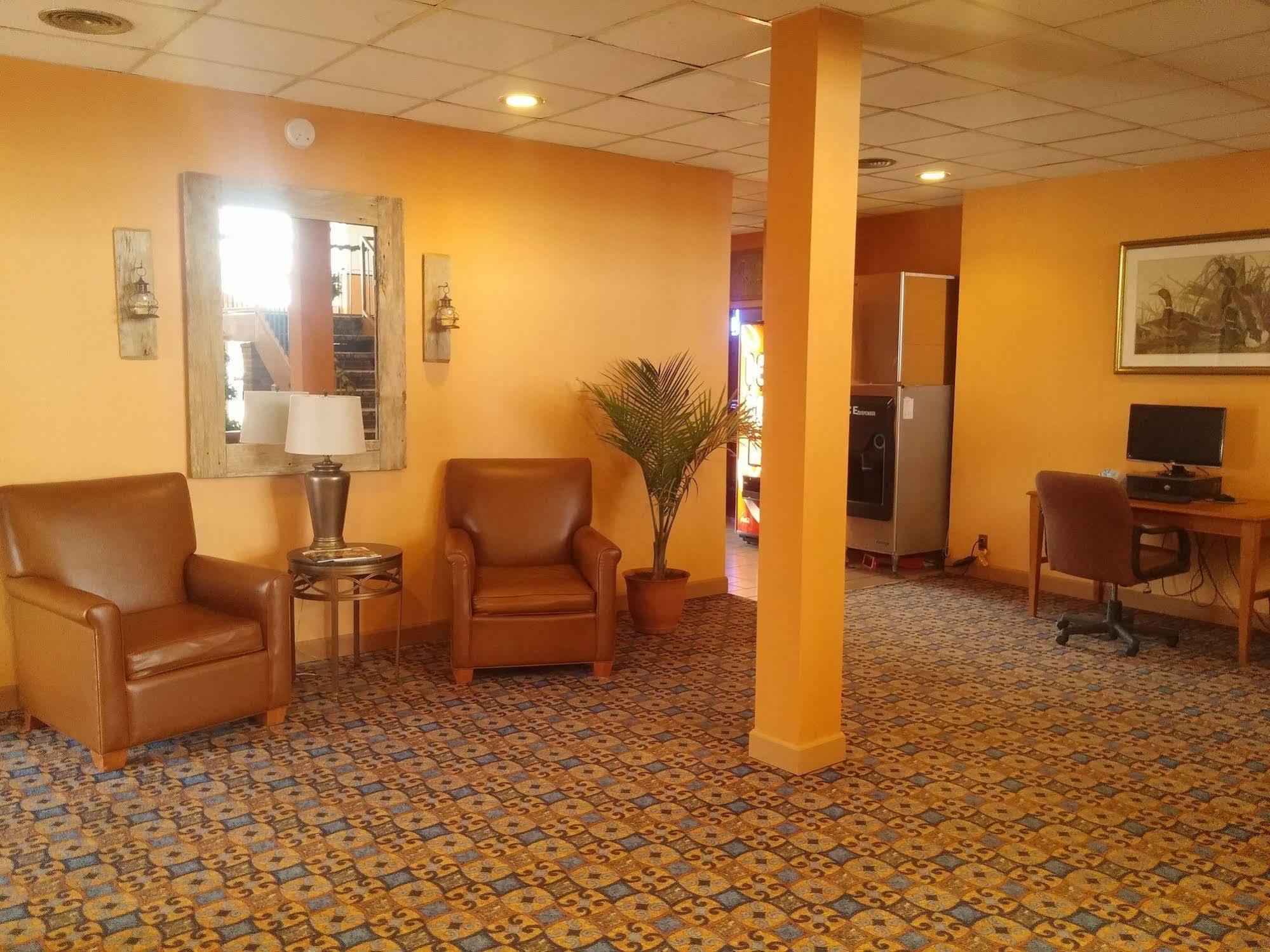 The Lodge At Russell - Russell Inn Екстериор снимка