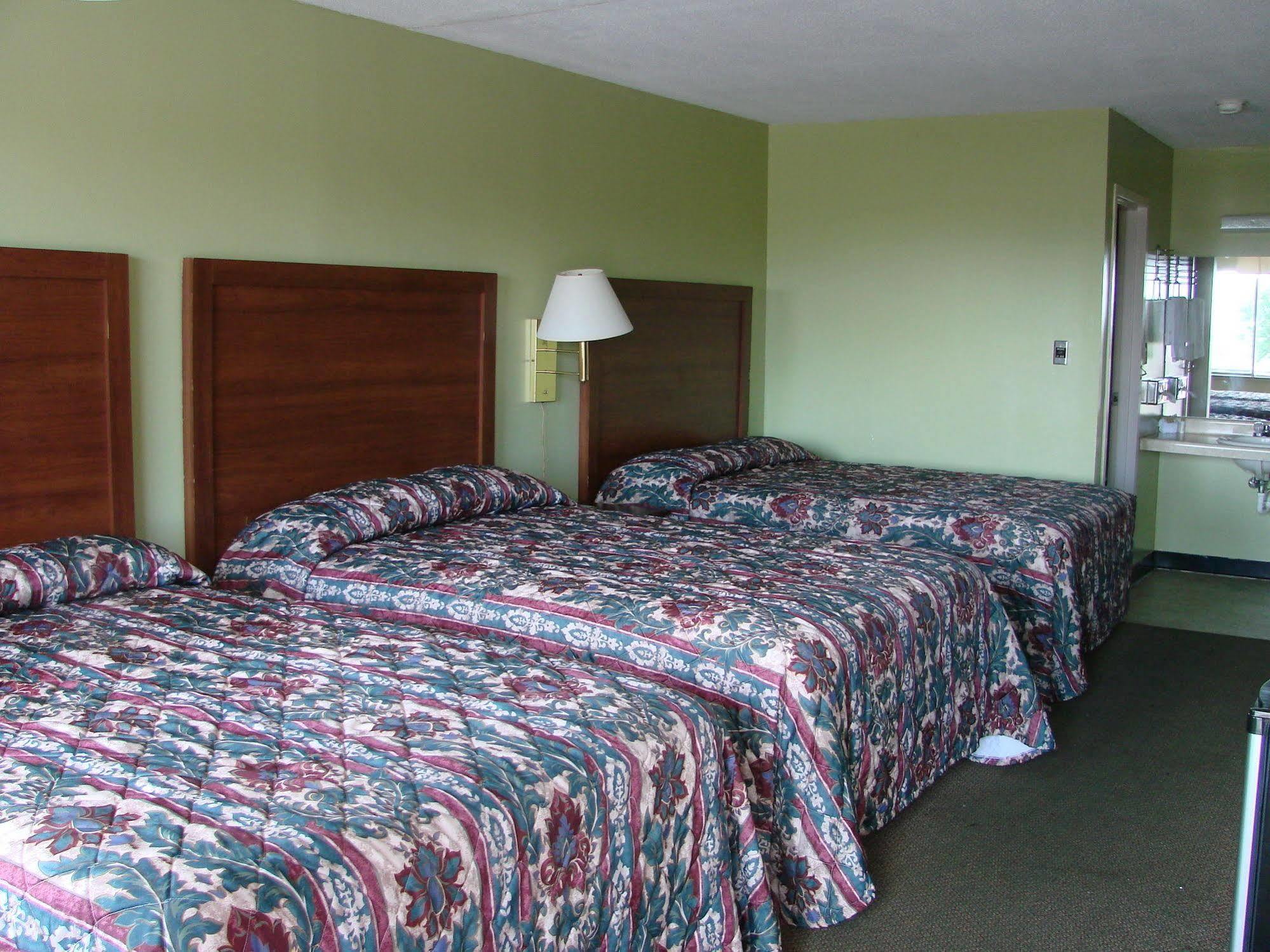 The Lodge At Russell - Russell Inn Екстериор снимка