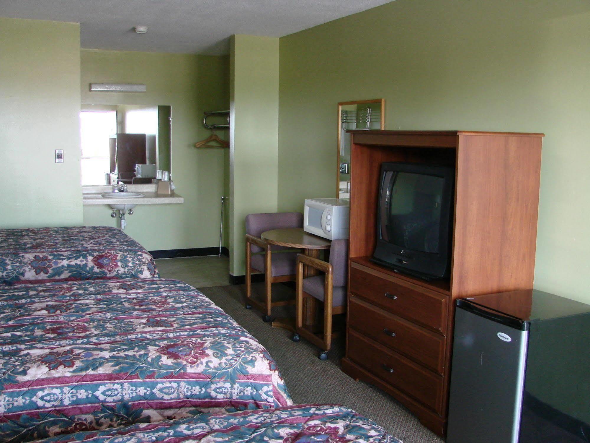 The Lodge At Russell - Russell Inn Екстериор снимка